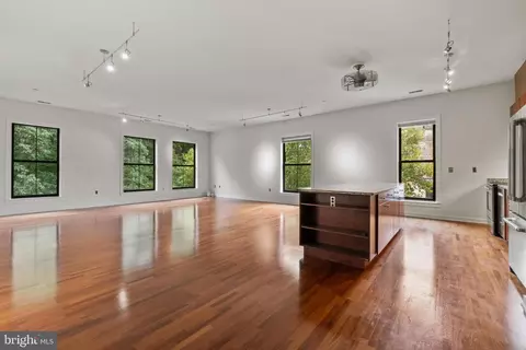 2007 Clipper Park Rd #323, Baltimore, MD 21211