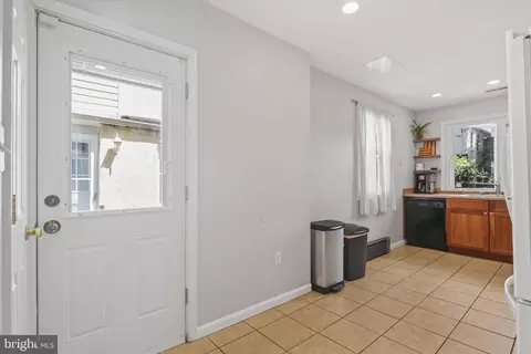 Entry Way - 249 S Castle St, Baltimore, MD 21231 photo 3 of 3