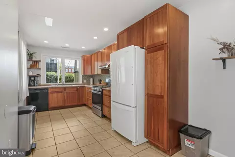 Kitchen - 249 S Castle St, Baltimore, MD 21231 photo 1 of 2