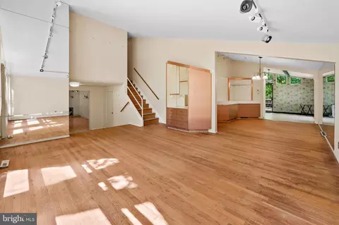 6102 Westcliff Dr, Baltimore, MD 21209 photo 8
