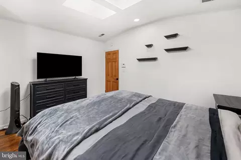 Bedroom - 410 E Clement St, Baltimore, MD 21230 photo 3 of 6