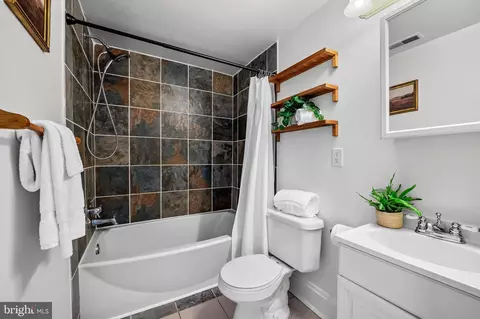 Bath - 1015 Rectory Ln, Baltimore, MD 21211 photo 2 of 2