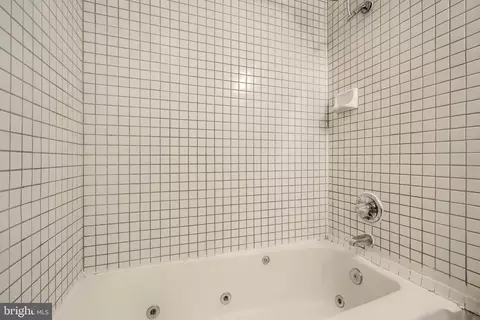 Bath - 702 S Wolfe St #5, Baltimore, MD 21231 photo 2 of 4