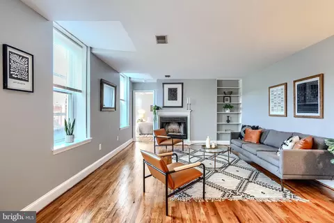 Living - 702 S Wolfe St #5, Baltimore, MD 21231 photo 3 of 5