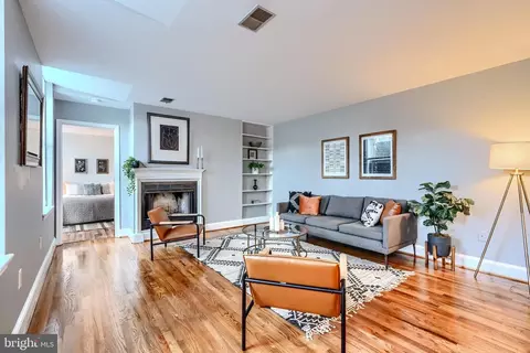 Living - 702 S Wolfe St #5, Baltimore, MD 21231 photo 1 of 5