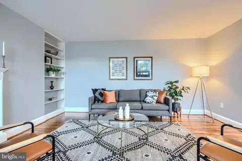 Living - 702 S Wolfe St #5, Baltimore, MD 21231 photo 2 of 5