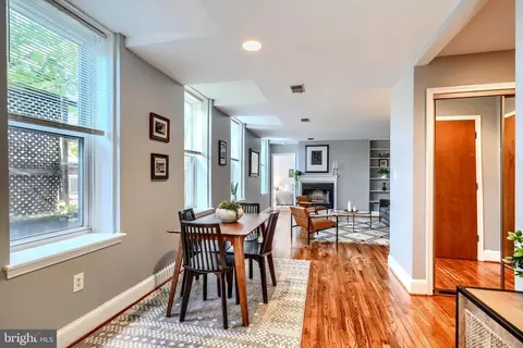 Dining - 702 S Wolfe St #5, Baltimore, MD 21231 photo 3 of 4