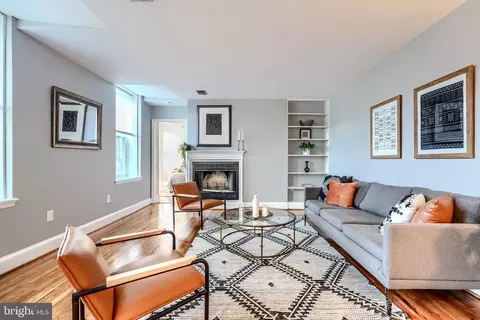 Living - 702 S Wolfe St #5, Baltimore, MD 21231 photo 5 of 5