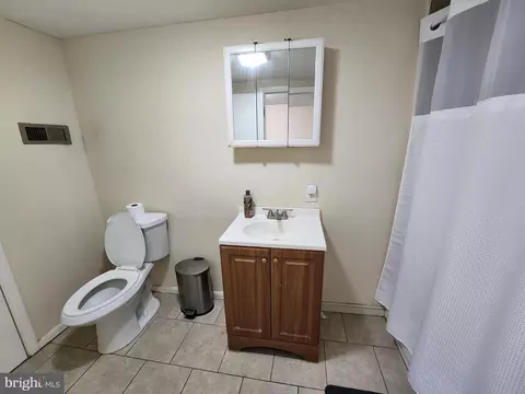 Bath - 162 N Decker Ave, Baltimore, MD 21224 photo 2 of 2