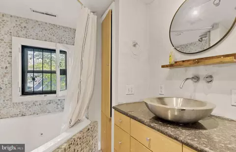 Bath - 128 E Montgomery St, Baltimore, MD 21230 photo 1 of 1