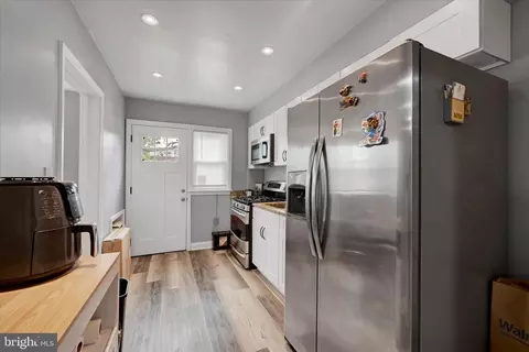 Entry Way - 825 Wicklow Rd, Baltimore, MD 21229 photo 1 of 1
