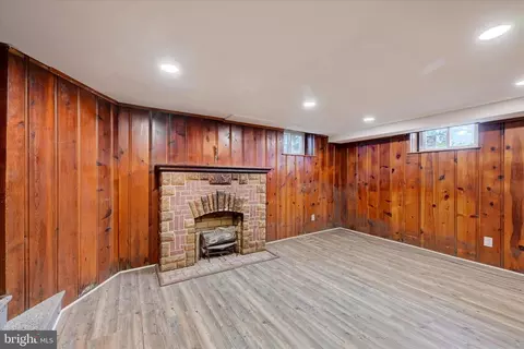Living - 825 Wicklow Rd, Baltimore, MD 21229 photo 4 of 4