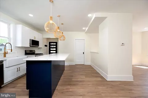 Entry Way - 2918 E Cold Spring Ln, Baltimore, MD 21214 photo 3 of 16