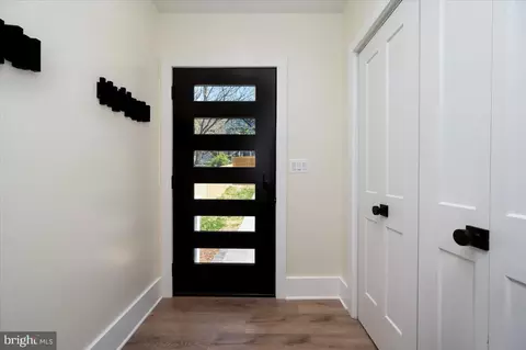 Entry Way - 2918 E Cold Spring Ln, Baltimore, MD 21214 photo 4 of 16