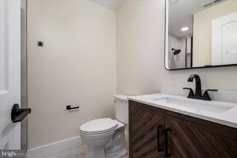 Bath - 2918 E Cold Spring Ln, Baltimore, MD 21214 photo 3 of 4