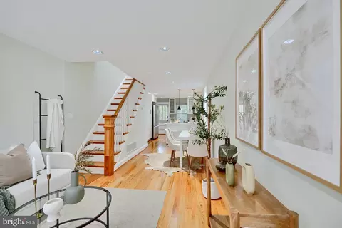 Entry Way - 3301 Clyde St, Baltimore, MD 21224 photo 2 of 8