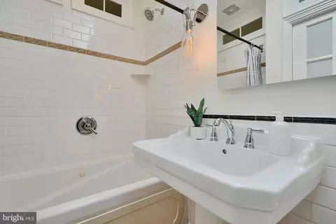 Bath - 3301 Clyde St, Baltimore, MD 21224 photo 2 of 8