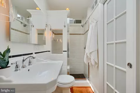 Bath - 3301 Clyde St, Baltimore, MD 21224 photo 4 of 8