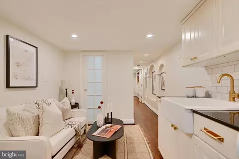 Entry Way - 3301 Clyde St, Baltimore, MD 21224 photo 7 of 8