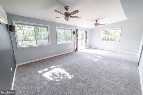 Living - 6419 Sefton Ave, Baltimore, MD 21214 photo 6 of 8