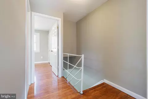Entry Way - 3025 Mardel Ave, Baltimore, MD 21230 photo 3 of 5