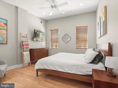 Bedroom - 607 S Clinton St, Baltimore, MD 21224 photo 1 of 5