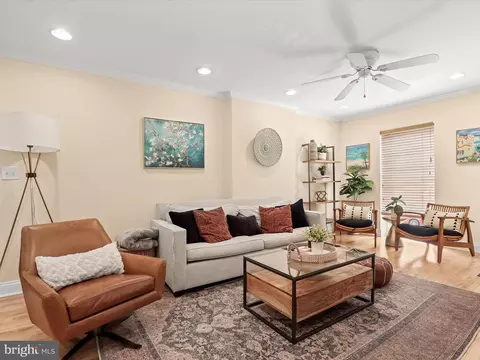 Living - 607 S Clinton St, Baltimore, MD 21224 photo 1 of 3