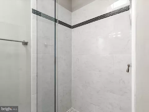 Bath - 607 S Clinton St, Baltimore, MD 21224 photo 4 of 7