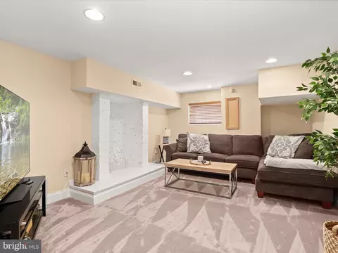 Living - 607 S Clinton St, Baltimore, MD 21224 photo 2 of 3