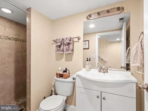 Bath - 607 S Clinton St, Baltimore, MD 21224 photo 7 of 7