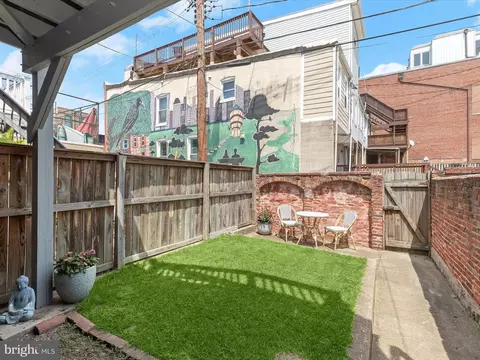 Exterior - 607 S Clinton St, Baltimore, MD 21224 photo 9 of 11
