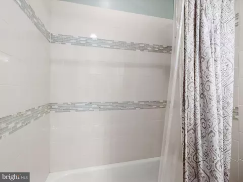 Bath - 607 S Clinton St, Baltimore, MD 21224 photo 6 of 7