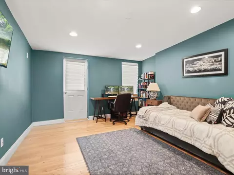 Bedroom - 607 S Clinton St, Baltimore, MD 21224 photo 4 of 5