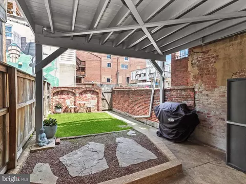 Exterior - 607 S Clinton St, Baltimore, MD 21224 photo 10 of 11