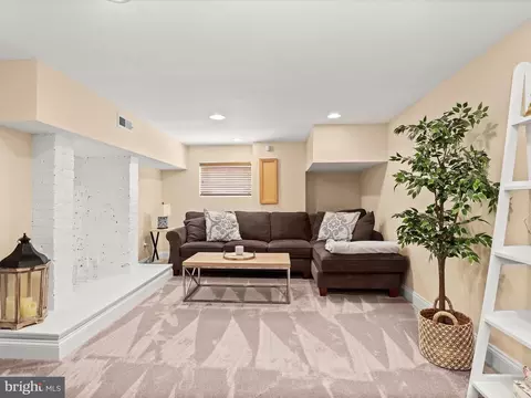 Living - 607 S Clinton St, Baltimore, MD 21224 photo 3 of 3