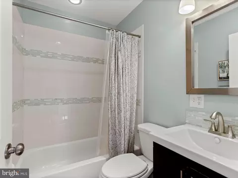 Bath - 607 S Clinton St, Baltimore, MD 21224 photo 5 of 7
