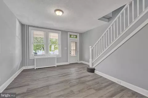 Living - 404 Cornwall St, Baltimore, MD 21224 photo 2 of 3