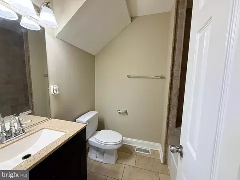 2048 E Fayette St, Baltimore, MD 21231 photo 15