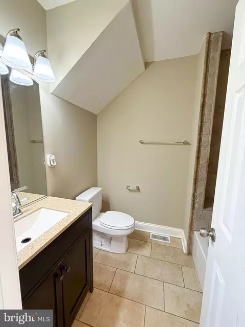 2048 E Fayette St, Baltimore, MD 21231 photo 14