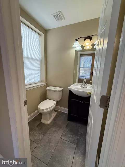 2048 E Fayette St, Baltimore, MD 21231 photo 12