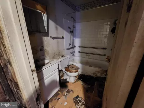 Entry Way - 933 N Stricker St, Baltimore, MD 21217 photo 7 of 7