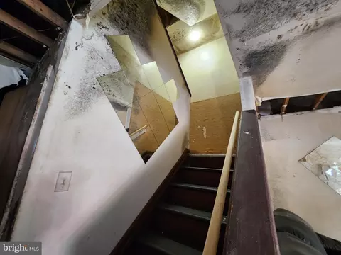 Entry Way - 933 N Stricker St, Baltimore, MD 21217 photo 2 of 7