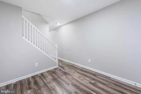 Entry Way - 2108 E Hoffman St, Baltimore, MD 21213 photo 2 of 6