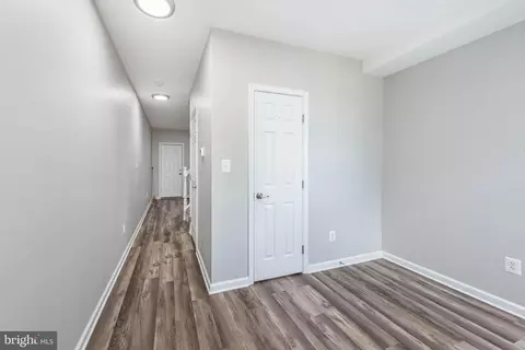 Entry Way - 2108 E Hoffman St, Baltimore, MD 21213 photo 4 of 6