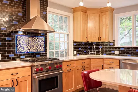 Kitchen - 501 Wingate Rd, Baltimore, MD 21210 photo 2 of 3