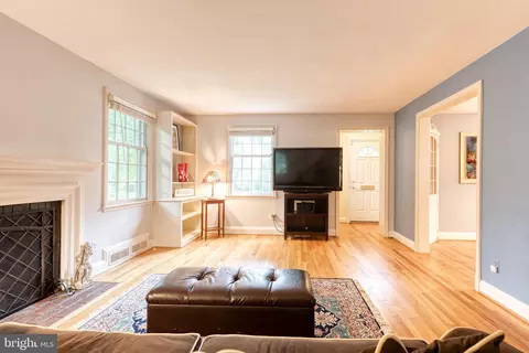 Living - 501 Wingate Rd, Baltimore, MD 21210 photo 2 of 2