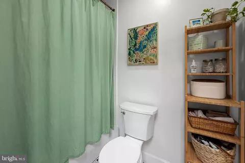 Bath - 508 S Luzerne Ave, Baltimore, MD 21224 photo 2 of 2
