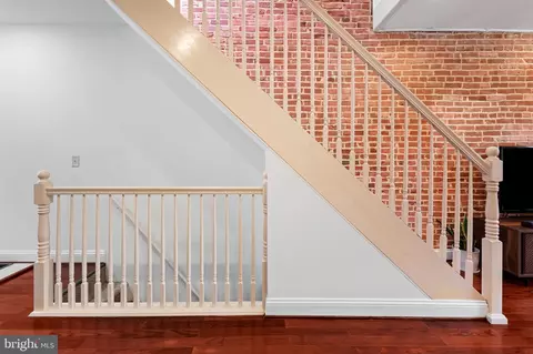 Entry Way - 508 S Luzerne Ave, Baltimore, MD 21224 photo 1 of 3