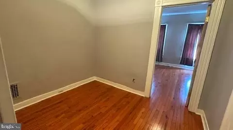 Entry Way - 425 Streeper St N, Baltimore, MD 21224 photo 10 of 16