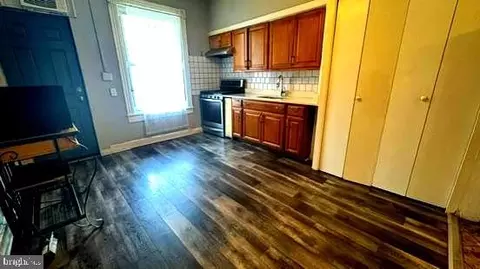Entry Way - 425 Streeper St N, Baltimore, MD 21224 photo 2 of 16